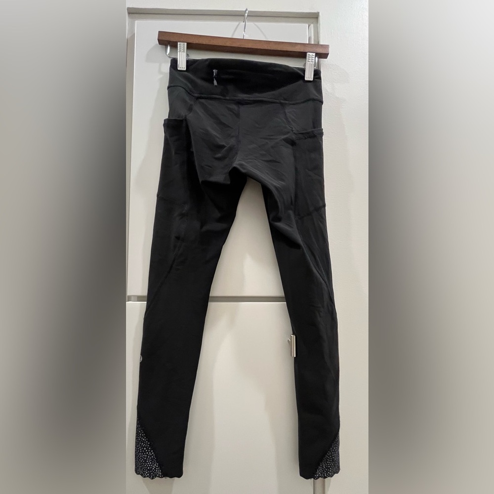 Lululemon Athletica SZ 4 Black Leggins 25” Long see pictures and read details - Picture 2 of 8